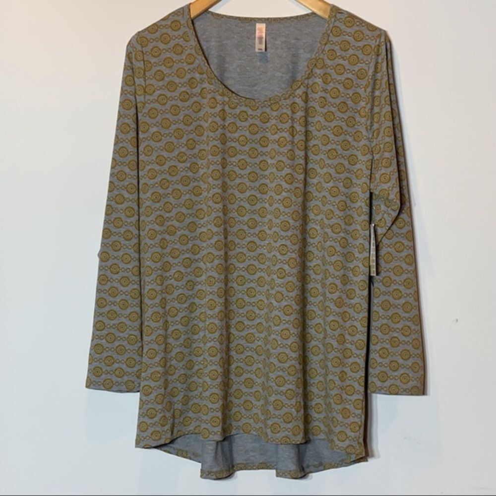 NWT LuLaRoe dusty blue and‎ golden yellow circle and chain graphic Lynnae shirt